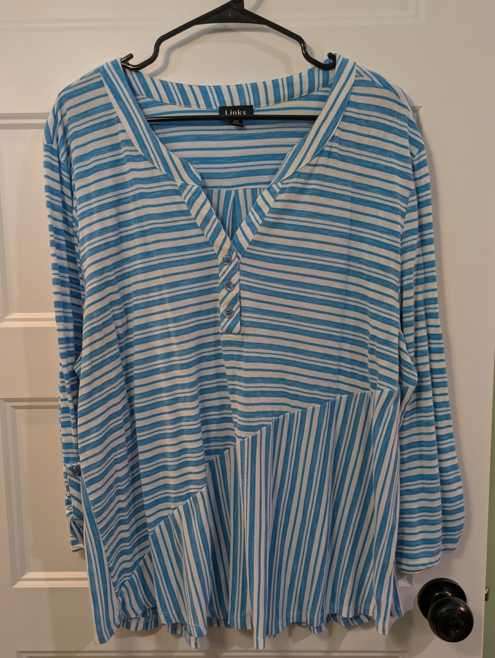 🔴 Links Blue and White Striped Long-Sleeve V-Neck Top
